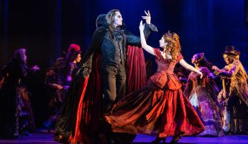 Собирайтесь на бал: знаменитый мюзикл о вампирах покажут в МДМ